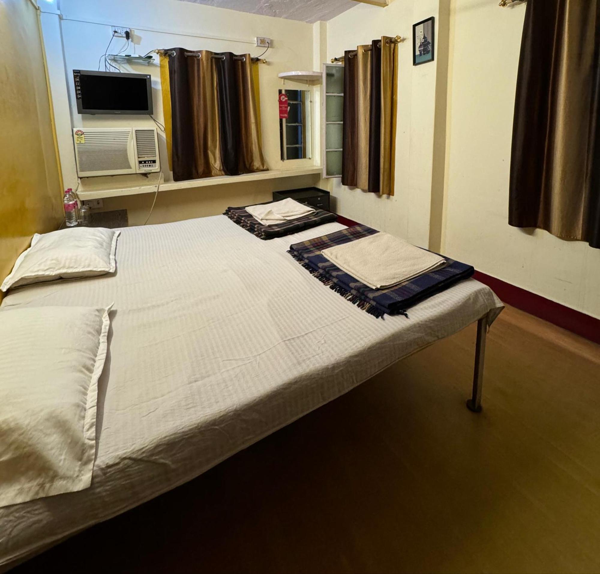 The Golden Lodge Varanasi Ngoại thất bức ảnh
