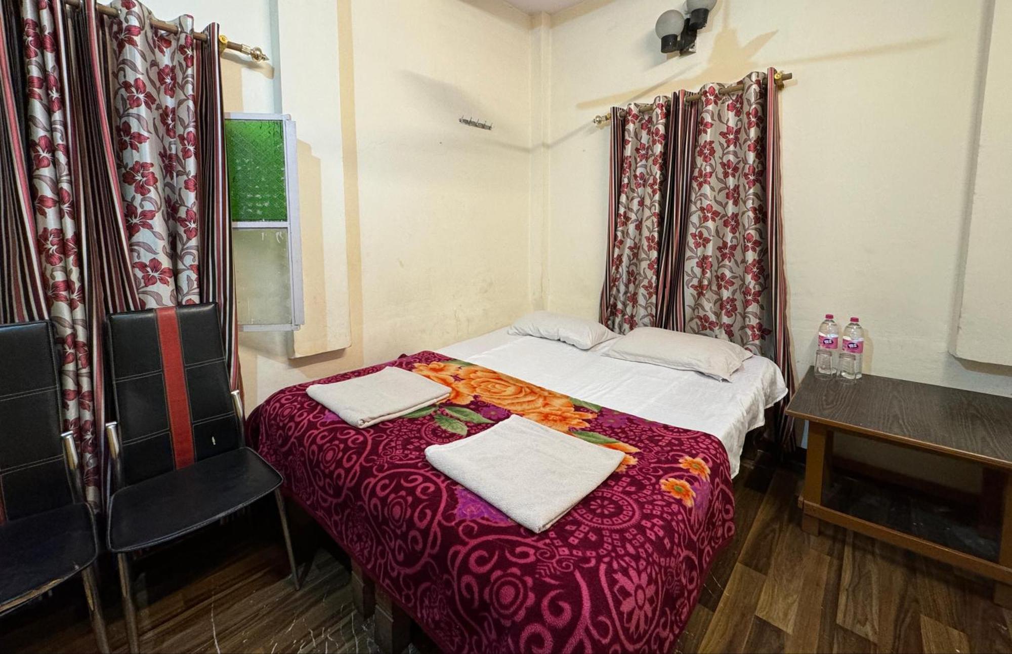 The Golden Lodge Varanasi Ngoại thất bức ảnh