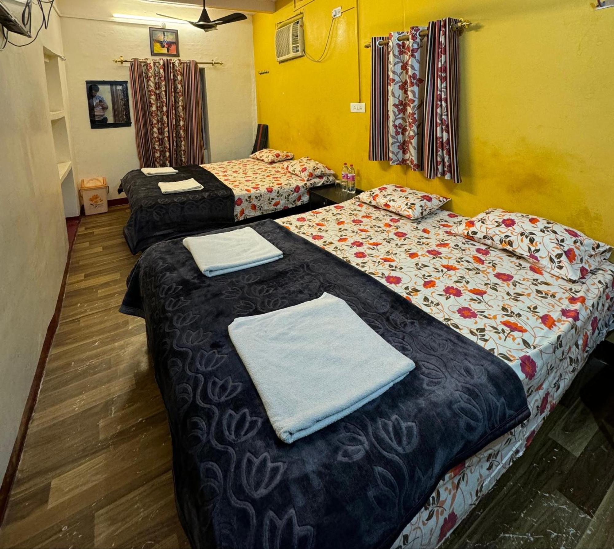 The Golden Lodge Varanasi Ngoại thất bức ảnh