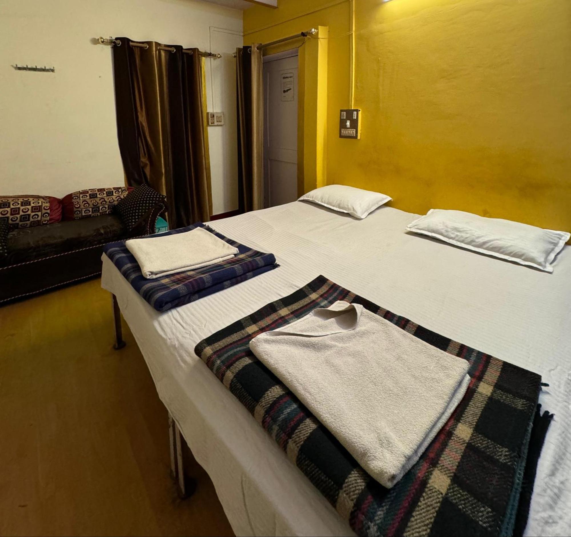 The Golden Lodge Varanasi Ngoại thất bức ảnh